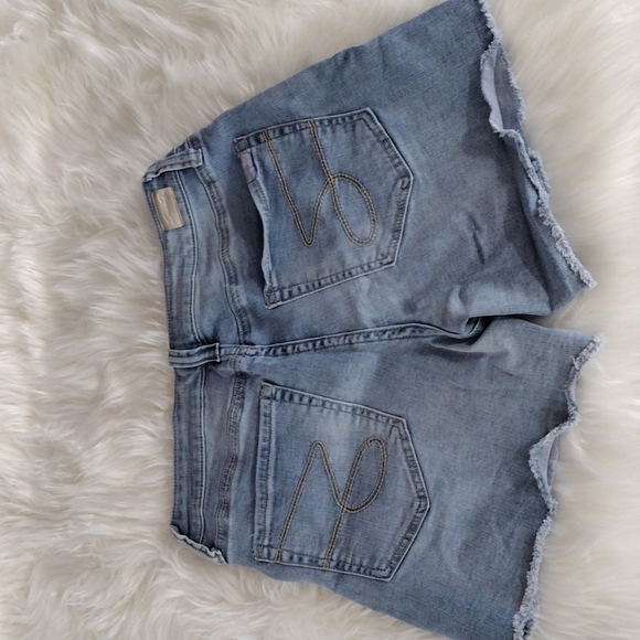 Seven 7 Women's Weekend Shorts Size 6 - Picture 2 of 4